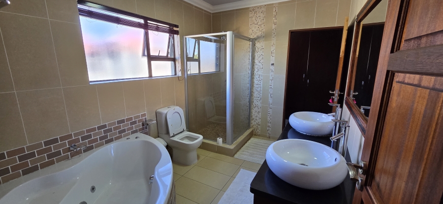 4 Bedroom Property for Sale in Roylglen Gardens Northern Cape